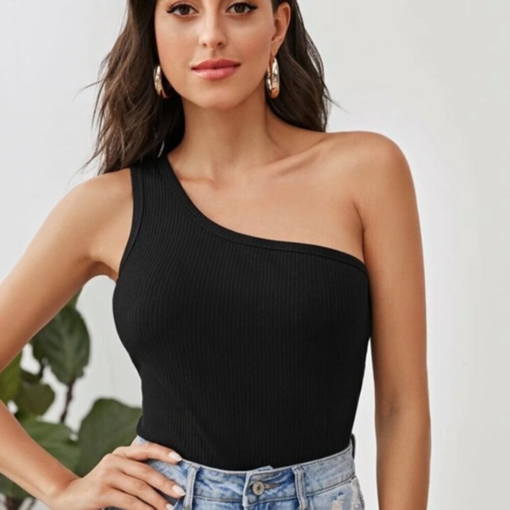 One shoulder crop top